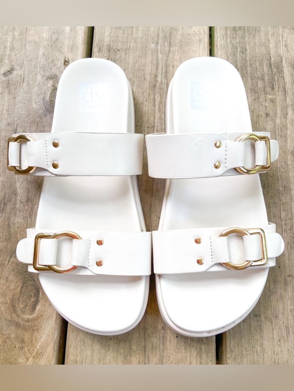 DV by Dolce Vita Women's Cream Footbed Summer Vacation Sandals. Size 7.5